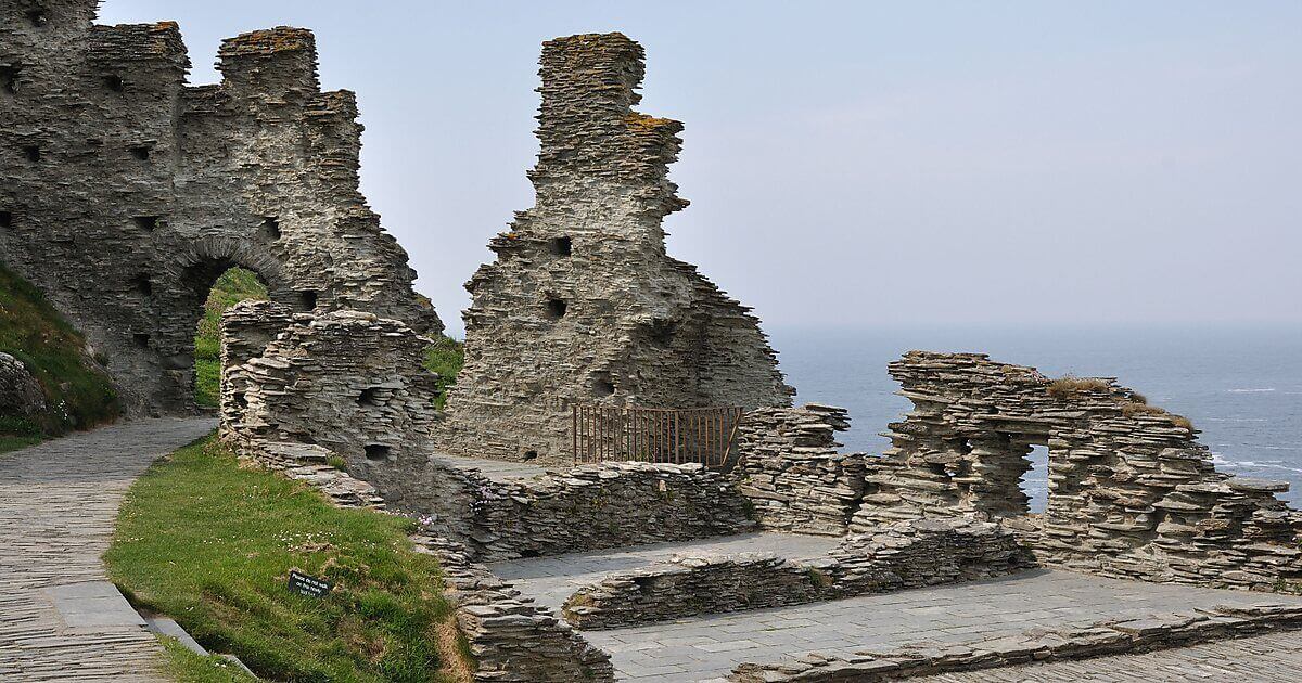 Explorez les ruines du château de Tintagel,